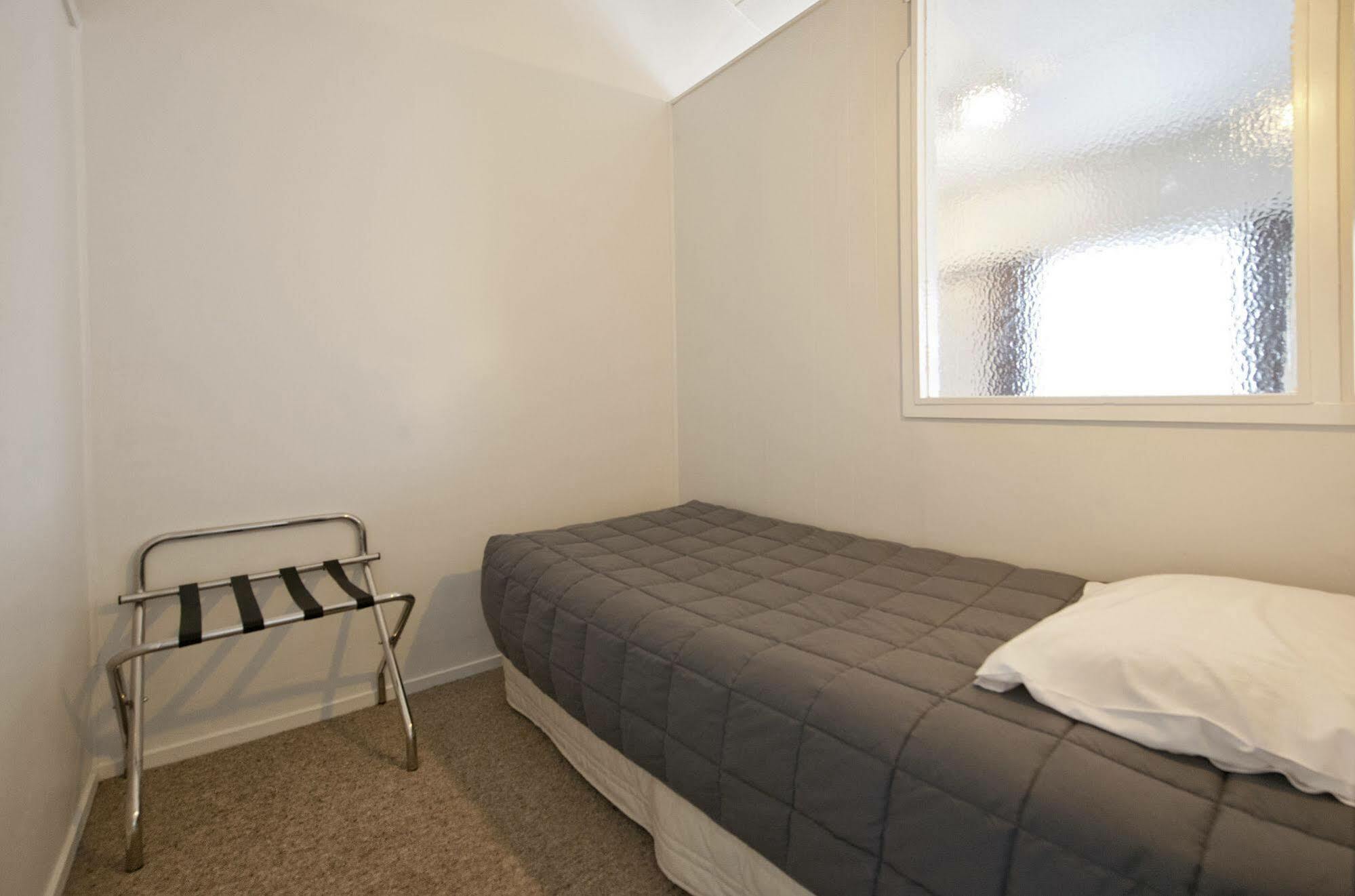 Aura Motel 4*